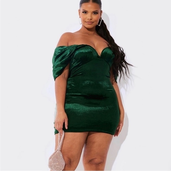 PrettyLittleThing Green velour velvet Off-Shoulder Bodycon Mini Dress - Picture 1 of 10
